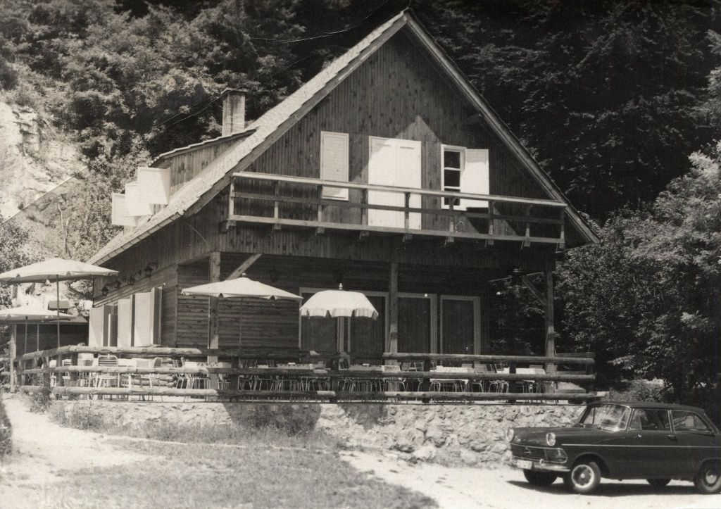 Sljeme. Planinarski dom Adolfovac oko 1965. godine